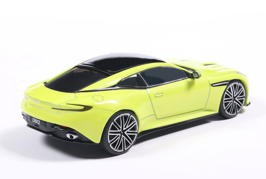 Aston Martin DB12