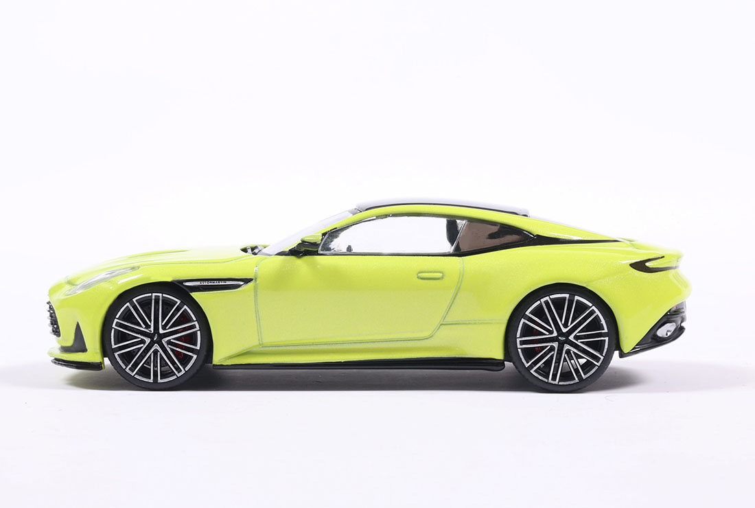 Aston Martin DB12